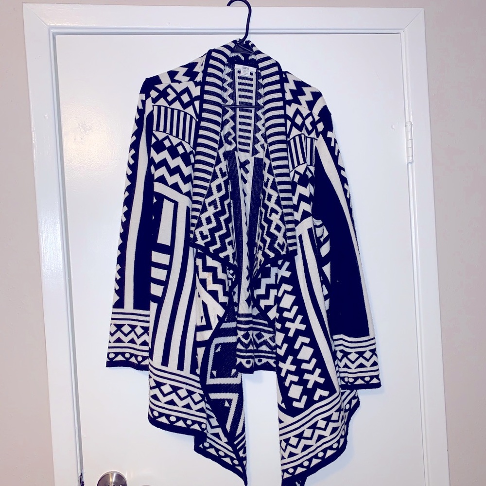 Trendy black and white design cardigan.